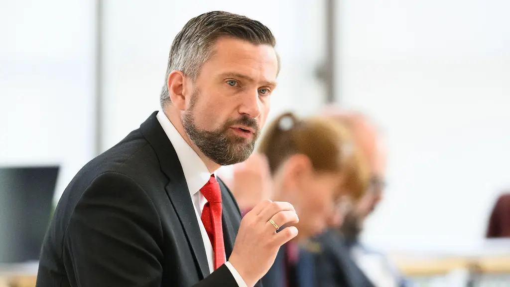 Martin-Dulig-SPD-Wirtschaftsminister-von-Sachsen-spricht