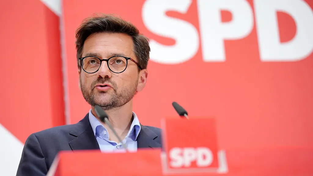 Thomas-Kutschaty-SPD-Landesvorsitzender-in-NRW-spricht