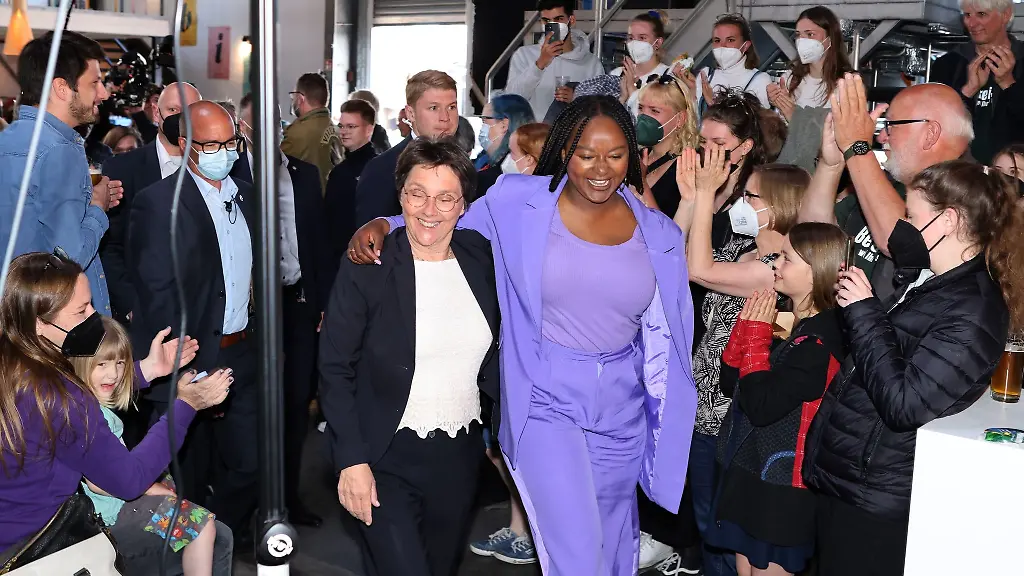 Monika-Heinold-l-und-Aminata-Toure-Landtagsvizepraesidentin-Beide-Gruene