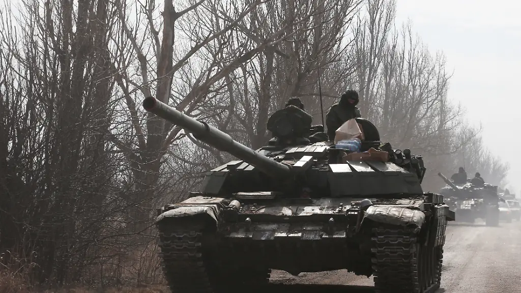 2022-03-15T183659Z-1086318429-RC2Z2T9E9EV3-RTRMADP-3-UKRAINE-CRISIS-DONETSK-REGION