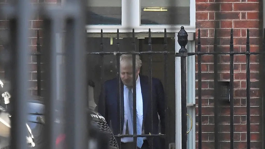 2022-05-06T094845Z-1599768521-RC2L1U9CC4TI-RTRMADP-3-BRITAIN-POLITICS-ELECTIONS