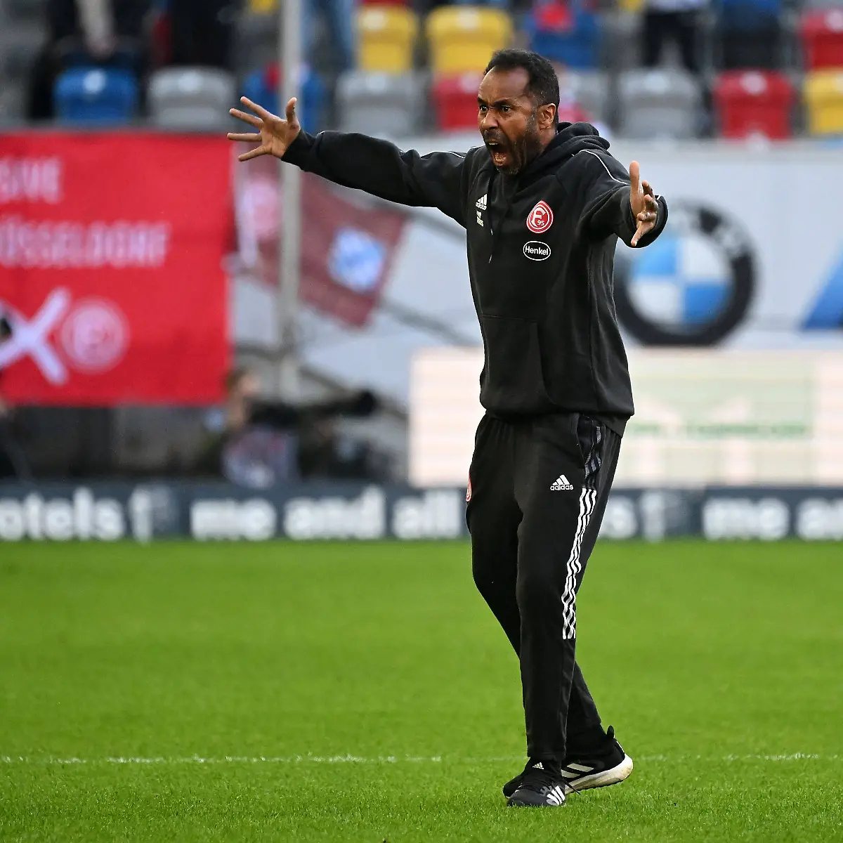 Trainer-Daniel-Thioune-fuehrte-Duesseldorf-zurueck-in-Erfolgsspur
