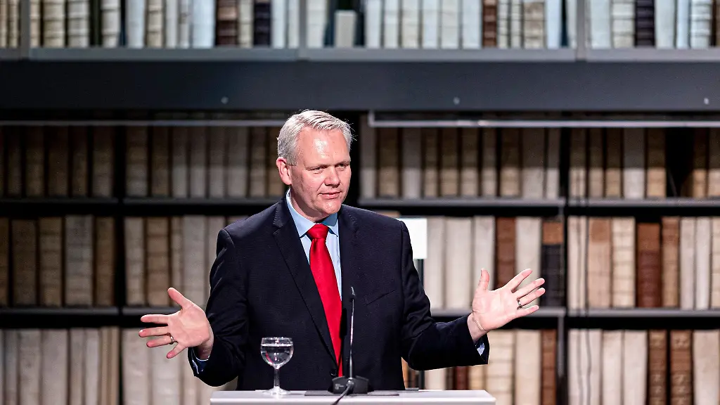 Bjoern-Thuemler-CDU-Minister-fuer-Wissenschaft-und-Kultur-in-Niedersachsen-spricht