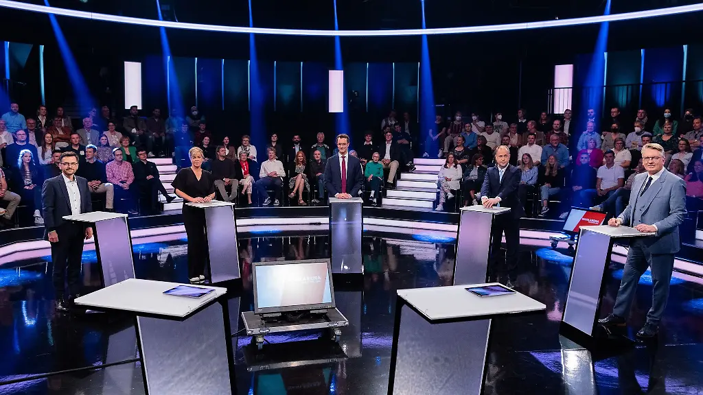 Thomas-Kutschaty-Mona-Neubaur-Hendrik-Wuest-Joachim-Stamp-und-Markus-Wagner-v-l-n-r