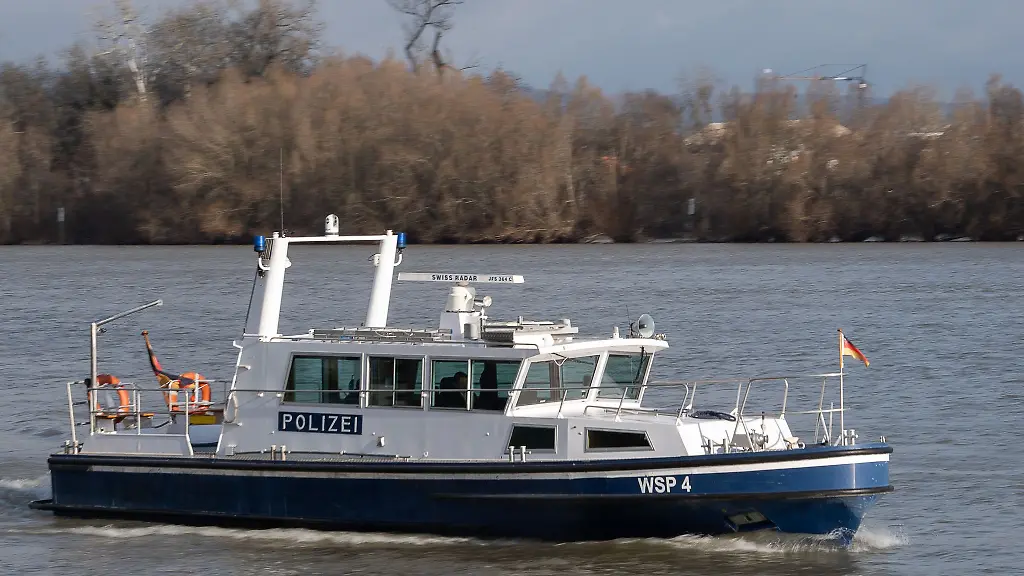 Ein-Boot-der-rheinland-pfaelzischen-Wasserschutzpolizei