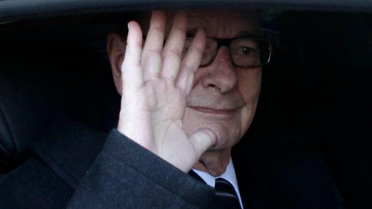 Chirac blieb am ersten Prozesstag fern.