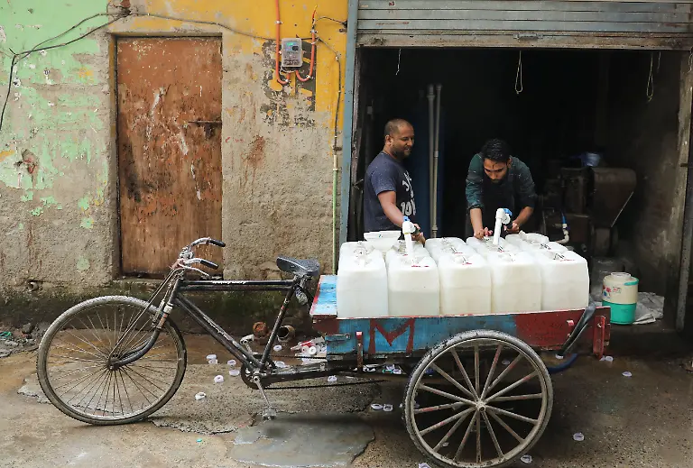 2022-04-26T131809Z-1591408256-RC2YUT9G95YP-RTRMADP-3-INDIA-WEATHER