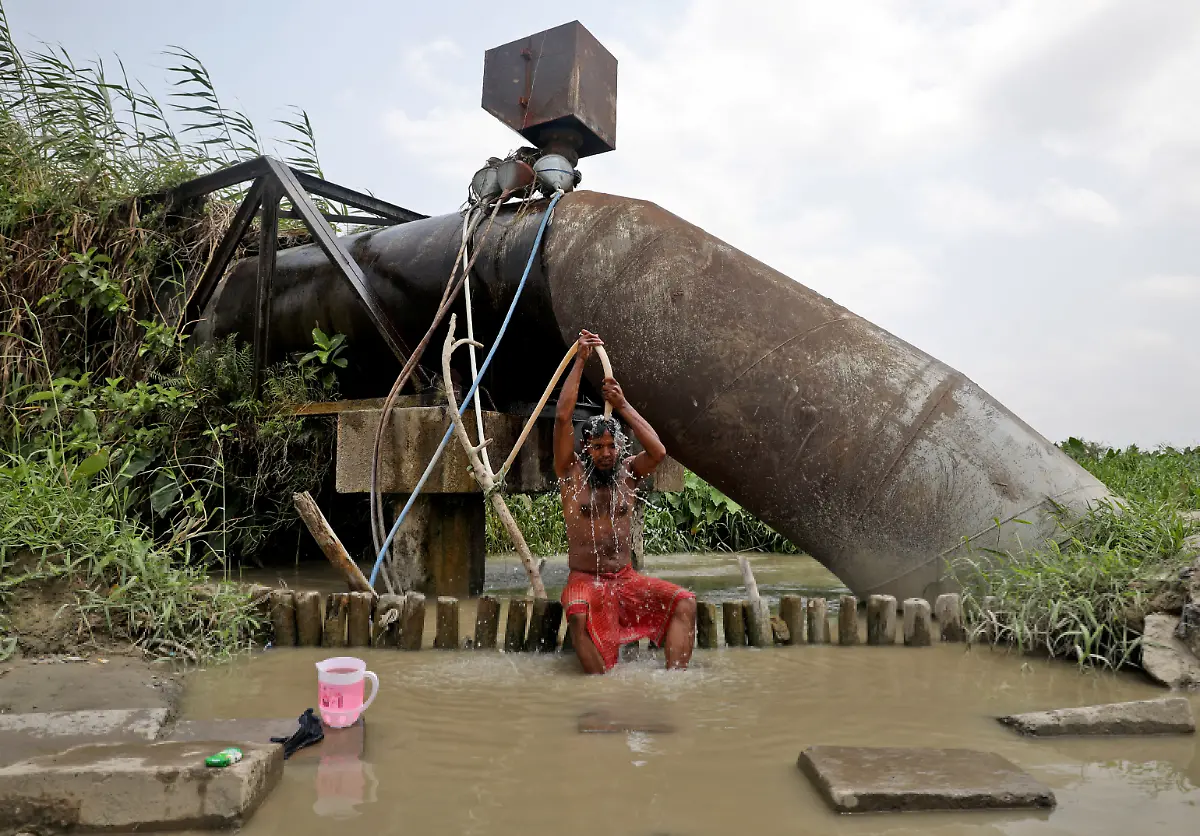 2022-04-19T083558Z-1476636621-RC26QT9Q1SF0-RTRMADP-3-INDIA-WEATHER