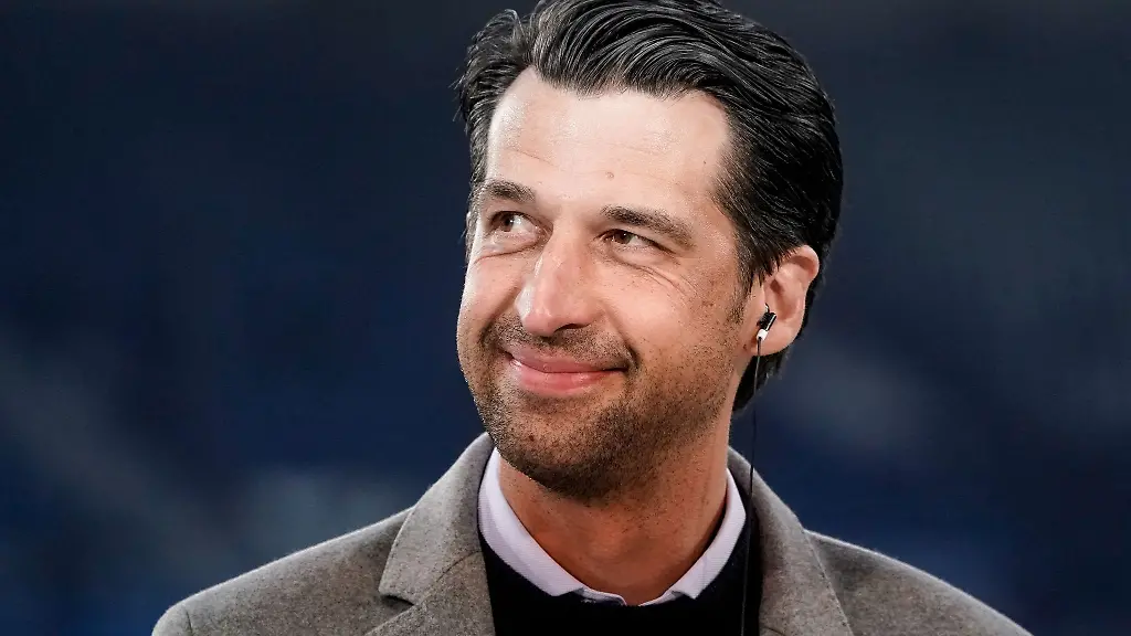 Jonas-Boldt-Sportdirektor-des-Hamburger-SV-gibt-ein-Interview