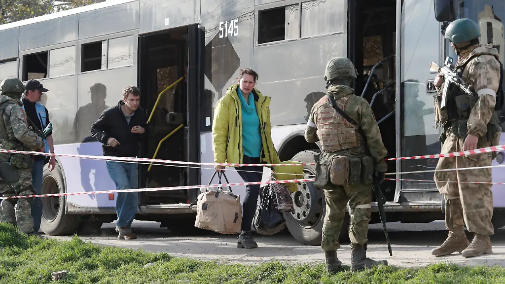 2022-05-01T150643Z-80584522-RC2EYT9D9JC0-RTRMADP-3-UKRAINE-CRISIS-MARIUPOL-AZOVSTAL-RUSSIA-1