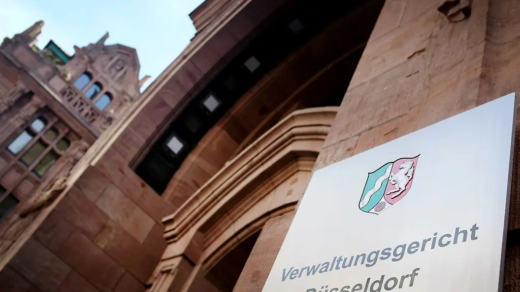 Der-Eingang-des-Verwaltungsgerichtes