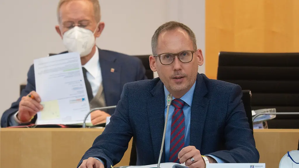 Hessens-Sozialminister-Kai-Klose-spricht-in-Wiesbaden