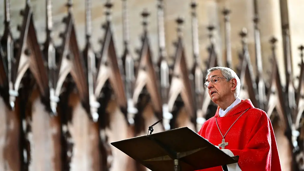Erzbischof-Ludwig-Schick-spricht-beim-Karfreitagsgottesdienst