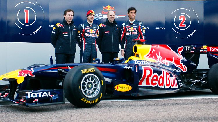 Die Weltmeister und die Macher: Teamchef Christian Horner, Sebstian Vettel, Technik-Chef Adrian Newey und Mark Webber (von l. nach r.)