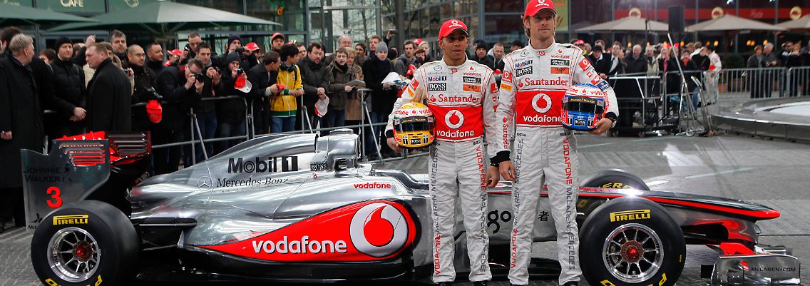 Zwei Weltmeister, die aber derzeit nicht das Material für einen weiteren Titel haben: Lewis Hamilton (r.) und Jenson Button.