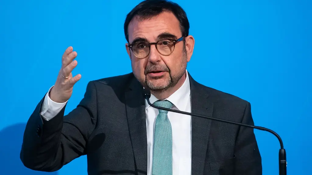 Klaus-Holetschek-CSU-Gesundheitsminister-von-Bayern-spricht-zur-Presse