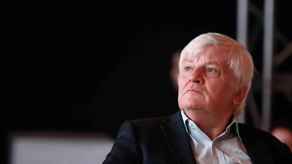 27037580d353cd8660a981aeaf1a9f0d