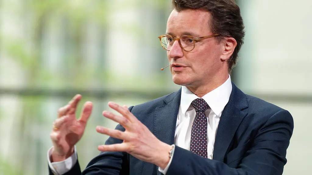 Hendrik-Wuest-CDU-Ministerpraesident-von-Nordrhein-Westfalen-spricht