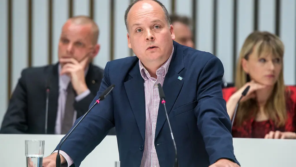 Der-Landtagsabgeordnete-Henning-Foerster-spricht