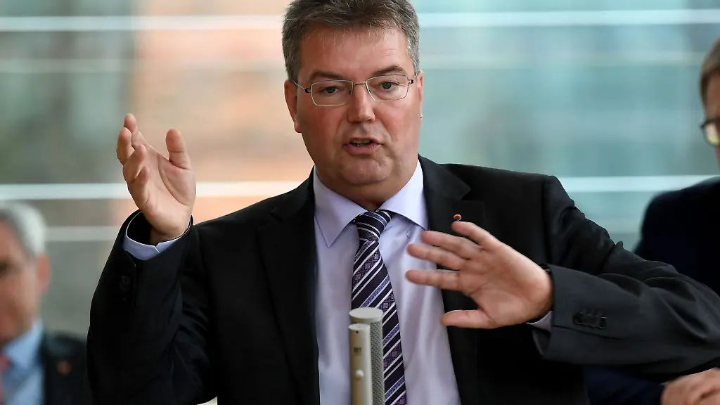 Lars-Harms-Fraktionsvorsitzender-des-Suedschleswigschen-Waehlerverbandes-SSW-spricht