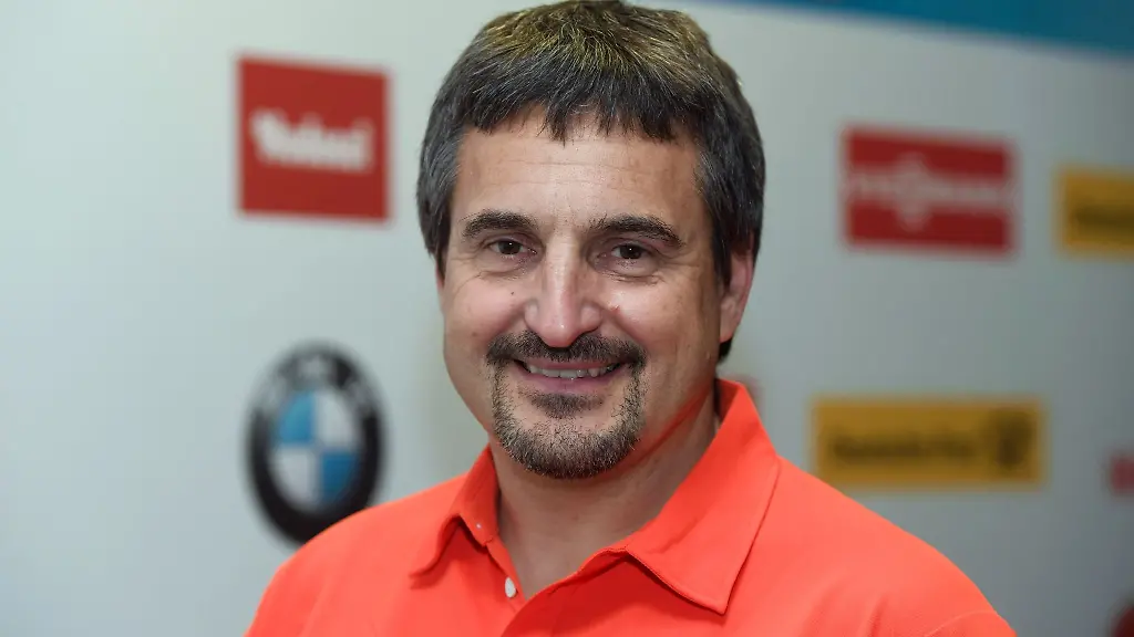 Georg-Hackl-dreimaliger-Rodel-Olympiasieger-gibt-eine-Pressekonferenz