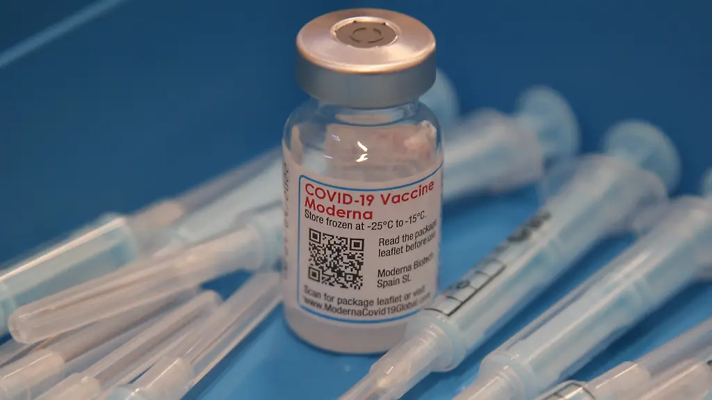 Moderna-hat-laut-eigenen-Angaben-auch-damit-begonnen-eine-andere-bivalente-Impfung-zu-testen-die-einen-Omikron-spezifischen-Impfstoff-mit-seinem-Original-kombiniert