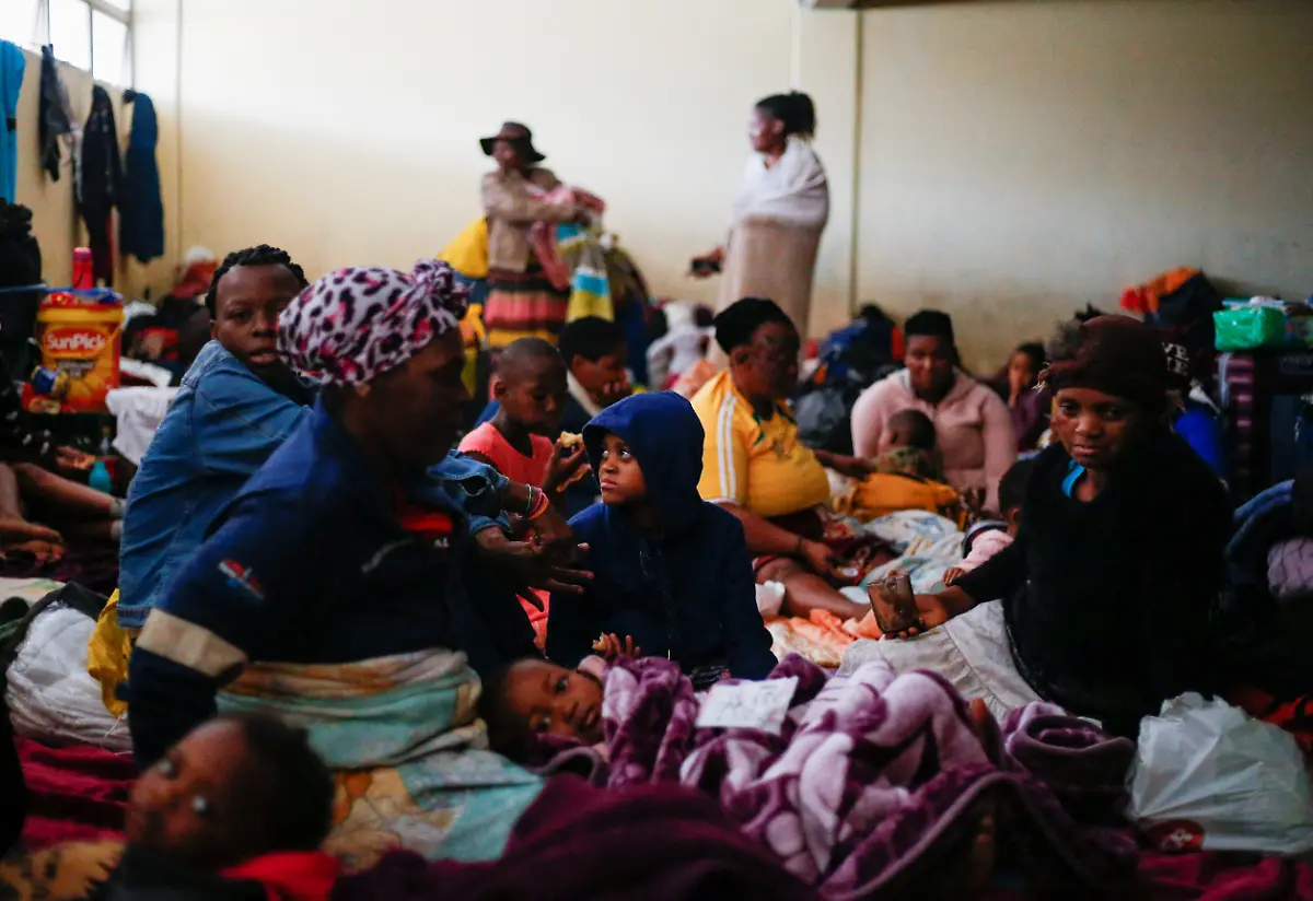 2022-04-16T170007Z-1385667863-RC2FOT9QY648-RTRMADP-3-SAFRICA-FLOODS