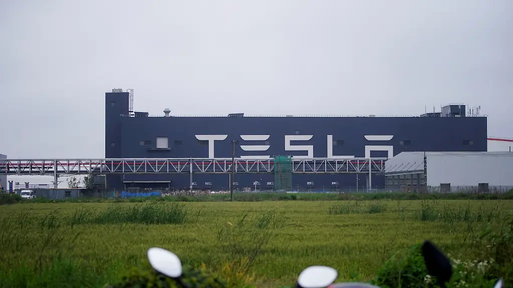 2022-04-11T090118Z-307055749-RC2XKT9KE1BH-RTRMADP-3-CHINA-AUTOS