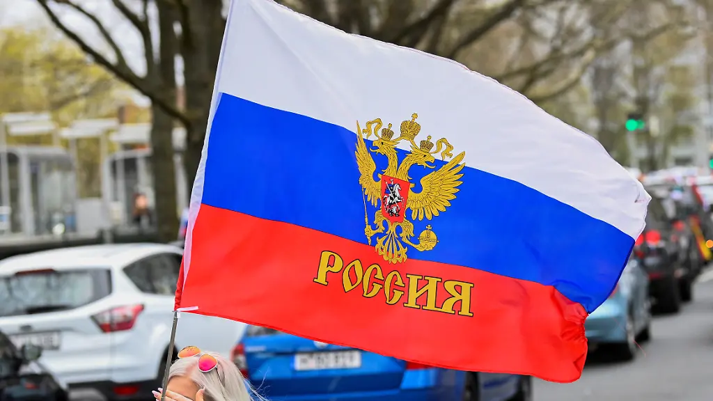 2022-04-10T131720Z-584981934-RC2BKT9CSS1L-RTRMADP-3-UKRAINE-CRISIS-GERMANY-PROTEST