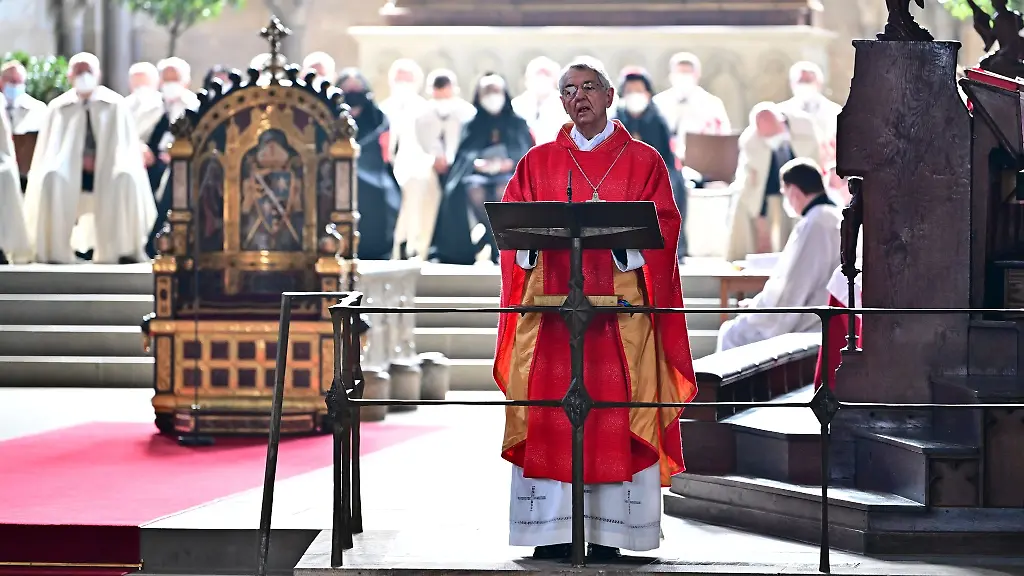 Erzbischof-Ludwig-Schick-spricht-beim-Karfreitagsgottesdienst