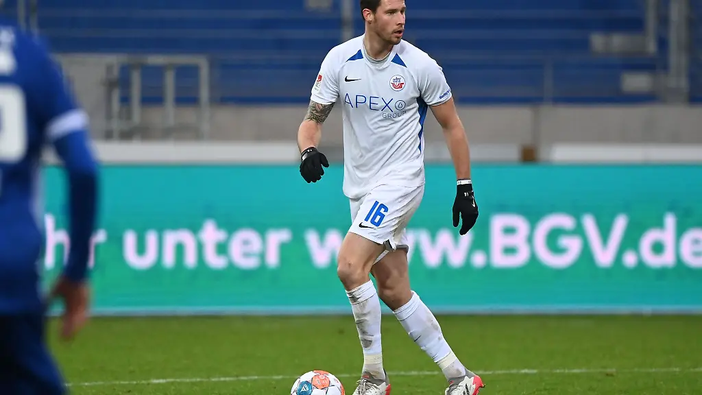 Der-Rostocker-Ryan-Malone-in-Aktion