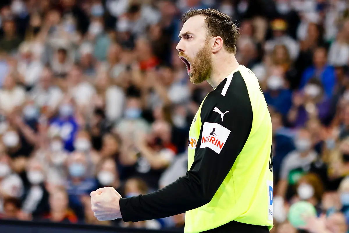 Gelber-Huene-im-DHB-Tor-Handball-Nationalkeeper-Andreas-Wolff