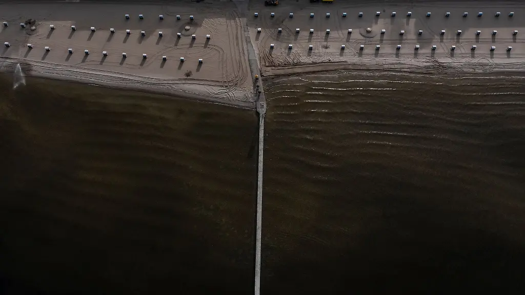 Die-Strandkoerbe-stehen-bereits-im-Strandbad-Wannsee