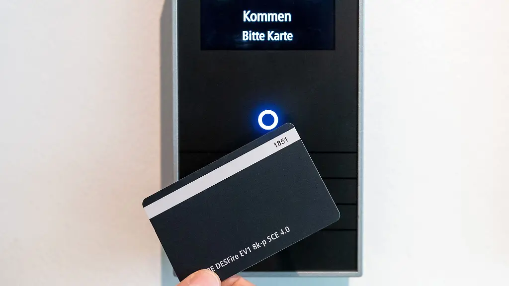 Wenn-die-Schicht-mal-wieder-laenger-ging-Bei-bestimmten-Formulierungen-im-Arbeitsvertrag-koennen-Ueberstunden-auch-mit-dem-Gehalt-abgegolten-sein