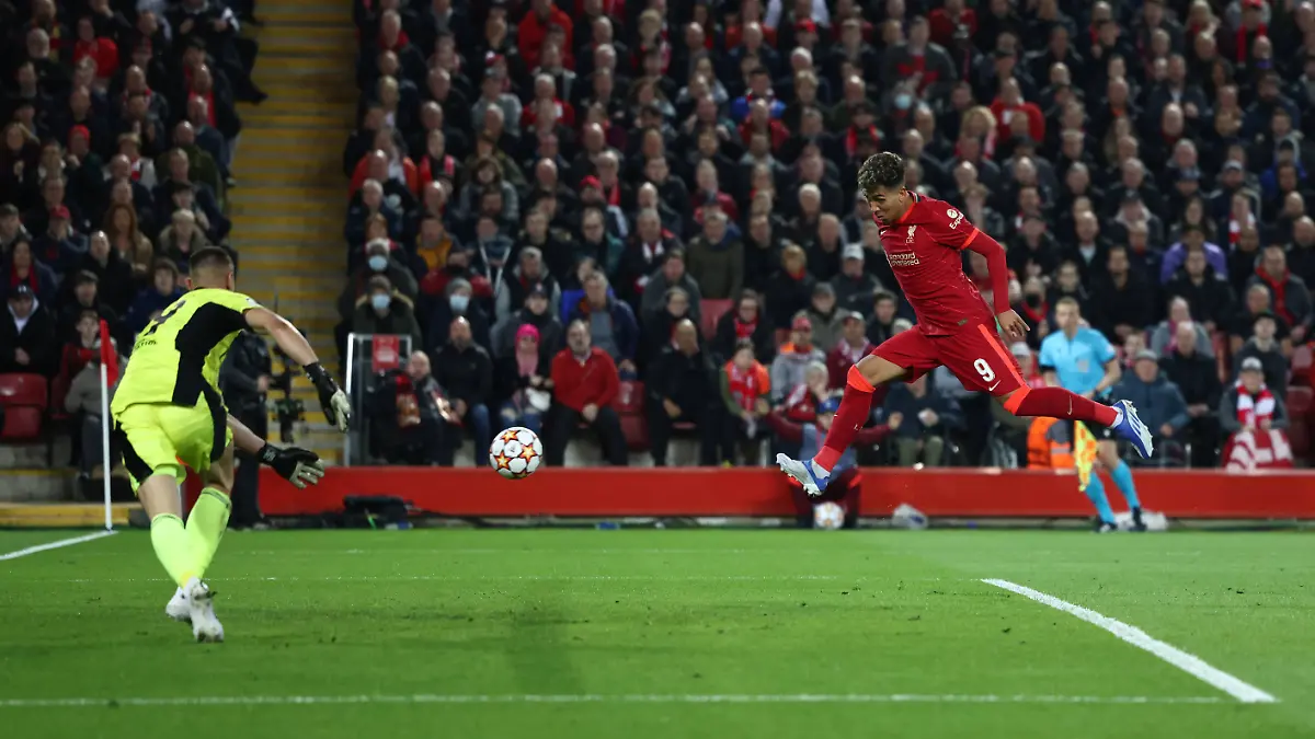 Roberto-Firmino-trifft-zum-2-1-fuer-Liverpool-gegen-Benfica