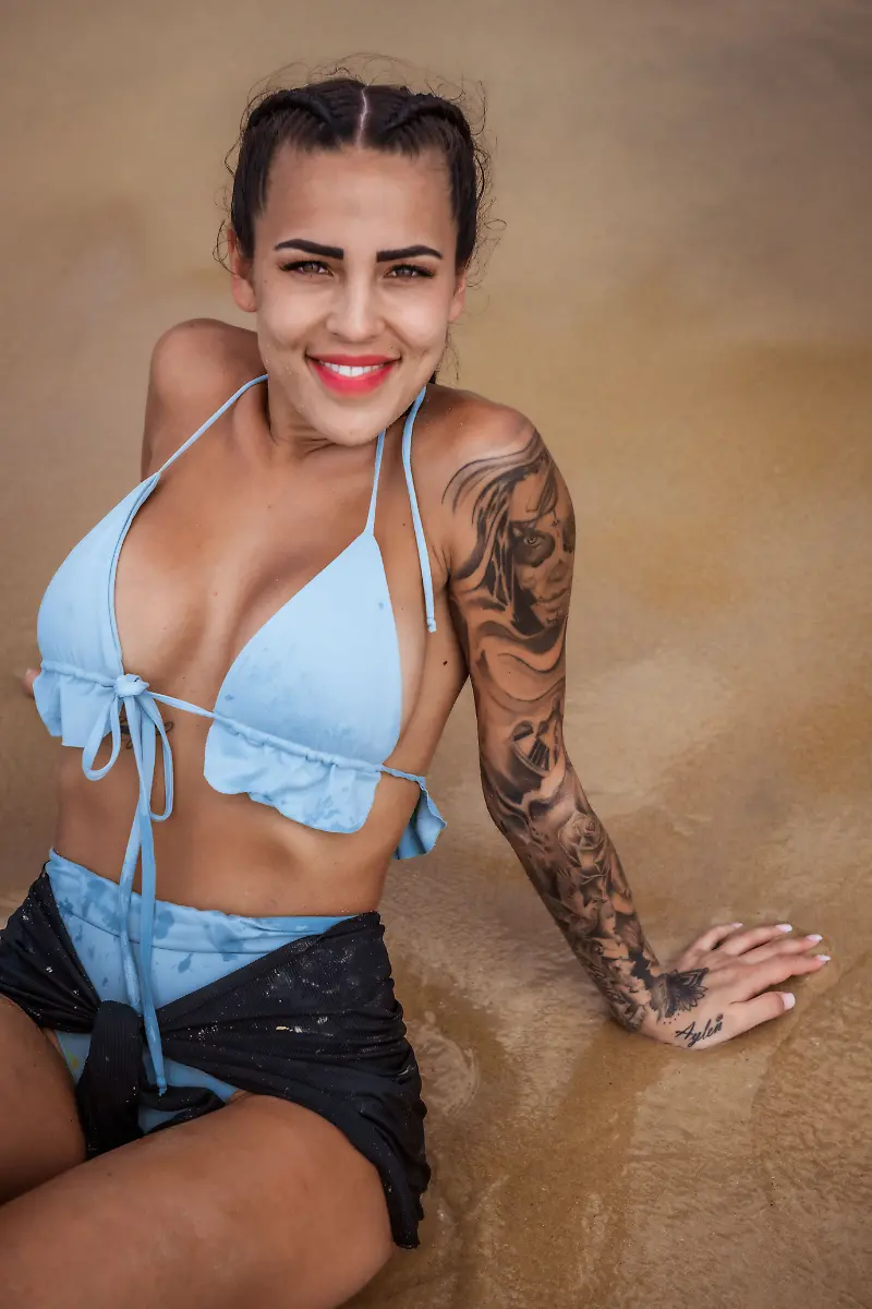 FgCLPZuFruII-kampf-der-realitystars-2022-elena-miras-10