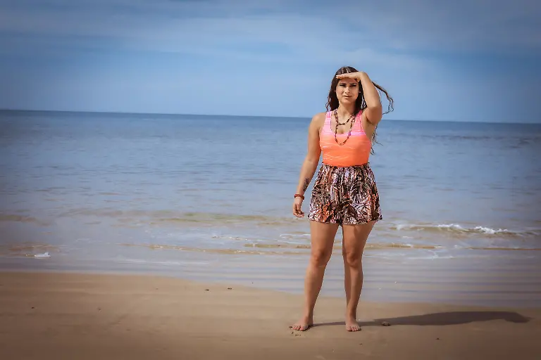 oZegEETDHlDO-kampf-der-realitystars-sharon-trovato-03