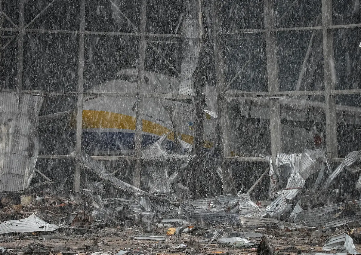 2022-04-03T143523Z-1119579322-RC2NFT9XG43C-RTRMADP-3-UKRAINE-CRISIS-HOSTOMEL