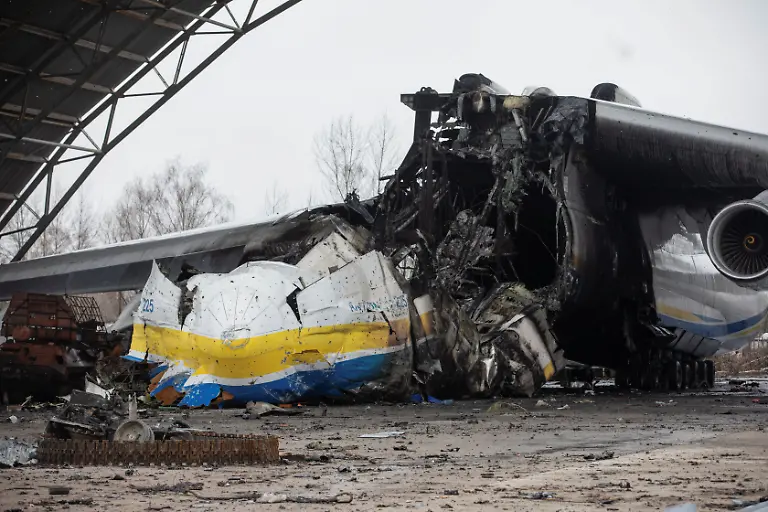 2022-04-02T173419Z-294653085-RC21FT9JV4HA-RTRMADP-3-UKRAINE-CRISIS-HOSTOMEL