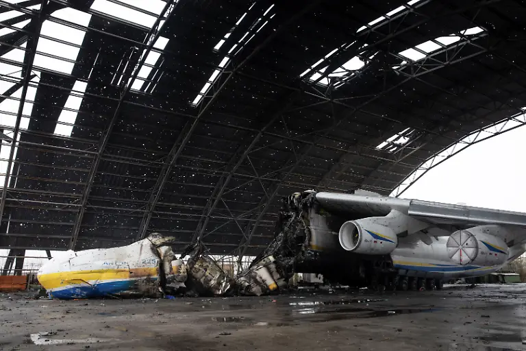 2022-04-02T173531Z-1414802209-RC2ZET90LMKG-RTRMADP-3-UKRAINE-CRISIS-HOSTOMEL