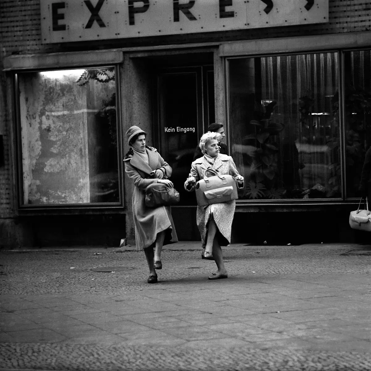 Nur-im-Kontext-mit-Ausstellung-Thomas-Billhardt-CW107093