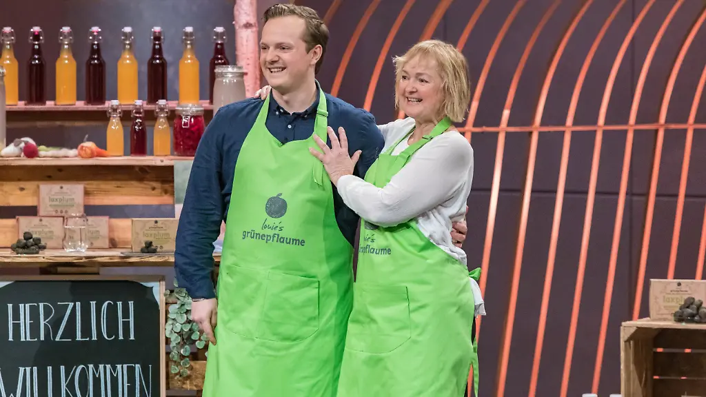 Das-Mutter-Sohn-Gespann-Kerstin-Hansen-und-Louis-Lowe-zieht-das-Duo-Judith-Williams-und-Nils-Glagau-in-seinen-Bann-Quelle-RTL-Bernd-Michael-Maurer