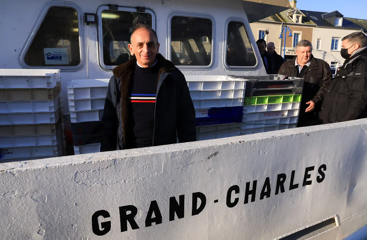 2022-02-19T090845Z-1276160902-RC2WMS9PMHVB-RTRMADP-3-FRANCE-ELECTION-ZEMMOUR