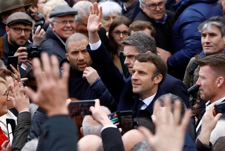 2022-04-05T110148Z-1992600007-RC2ZGT9B91X9-RTRMADP-3-FRANCE-ELECTION-MACRON