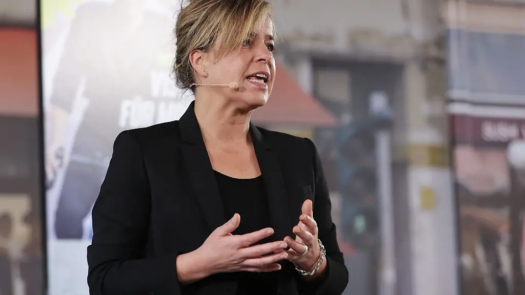 Mona-Neubaur-Buendnis-90-Die-Gruenen-spricht