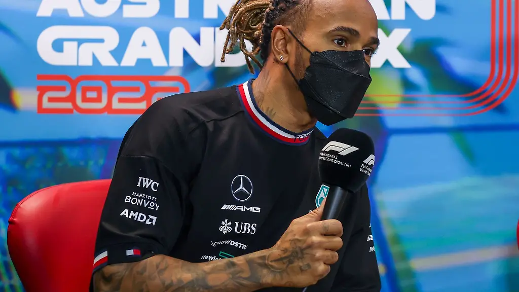 Freut-sich-ueber-neue-Hersteller-in-der-Formel-1-Lewis-Hamilton-bei-der-Pressekonferenz-vor-dem-ersten-Training-in-Melbourne