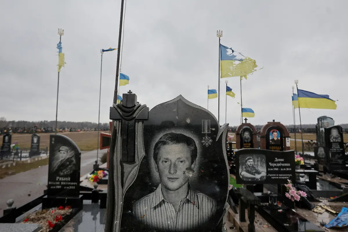 2022-04-06T190054Z-1095558181-RC2NHT9UFYH7-RTRMADP-3-UKRAINE-CRISIS-CHERNIHIV