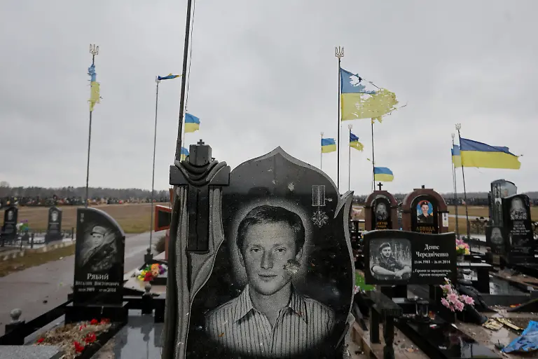 2022-04-06T190054Z-1095558181-RC2NHT9UFYH7-RTRMADP-3-UKRAINE-CRISIS-CHERNIHIV