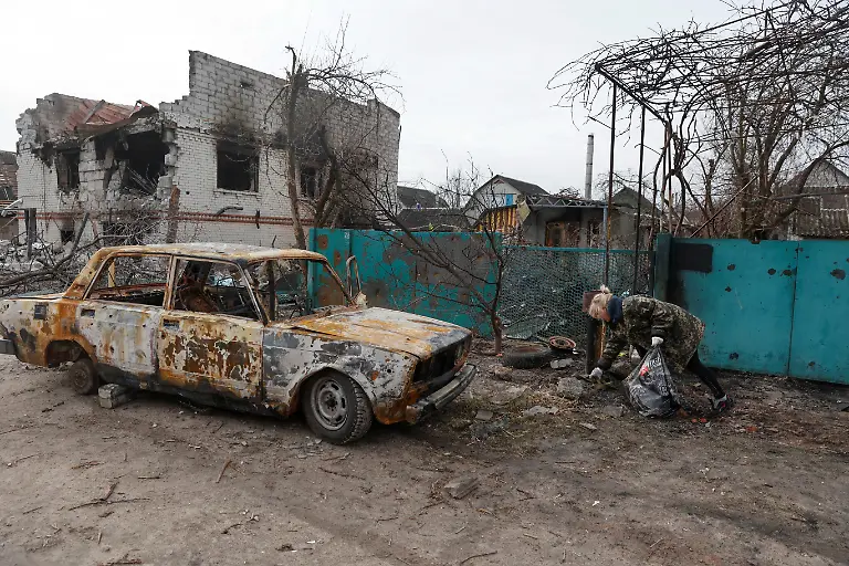 2022-04-06T180948Z-627804961-RC2KHT96WZMU-RTRMADP-3-UKRAINE-CRISIS-CHERNIHIV