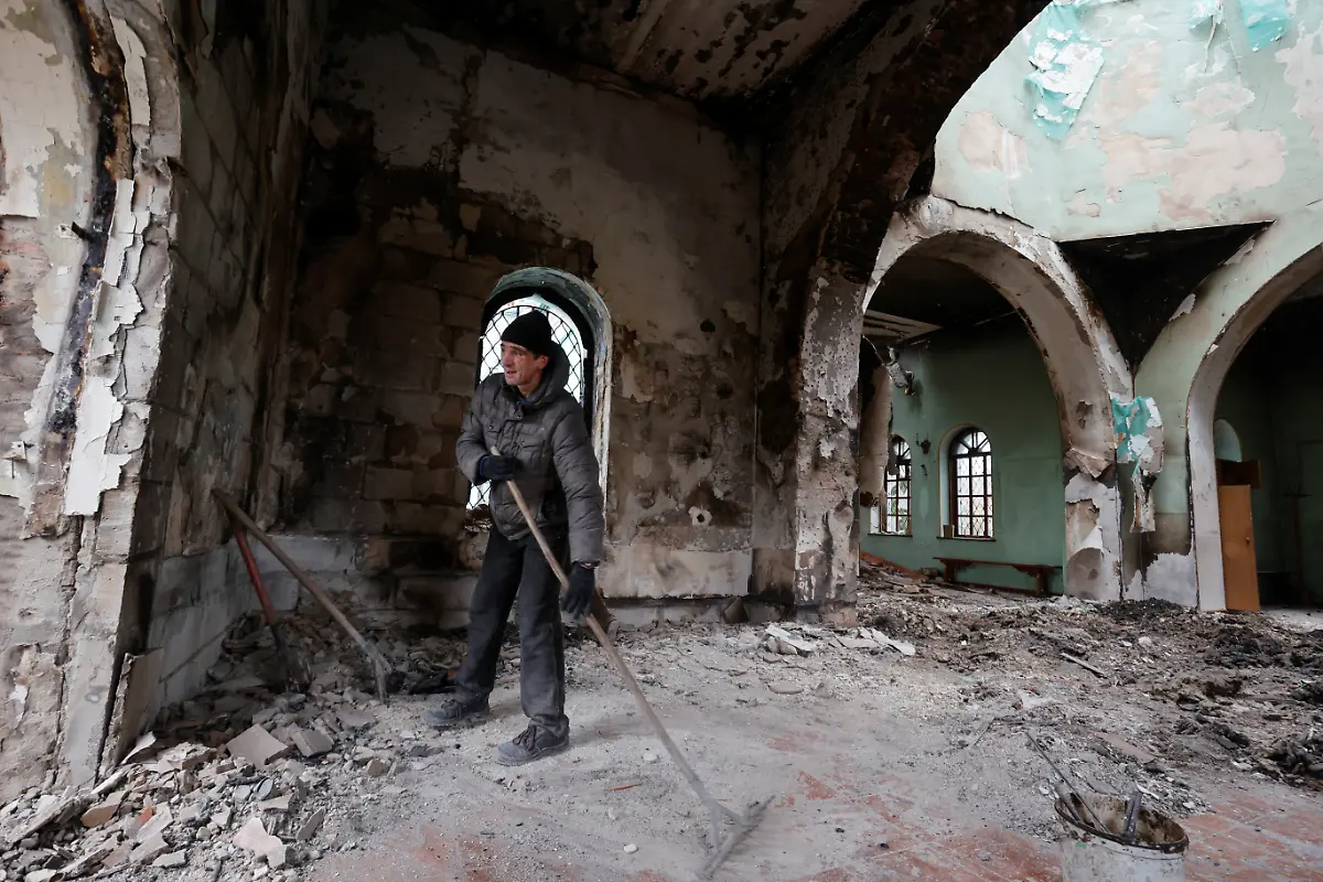 2022-04-06T180508Z-721824033-RC2MHT91GK3D-RTRMADP-3-UKRAINE-CRISIS-CHERNIHIV